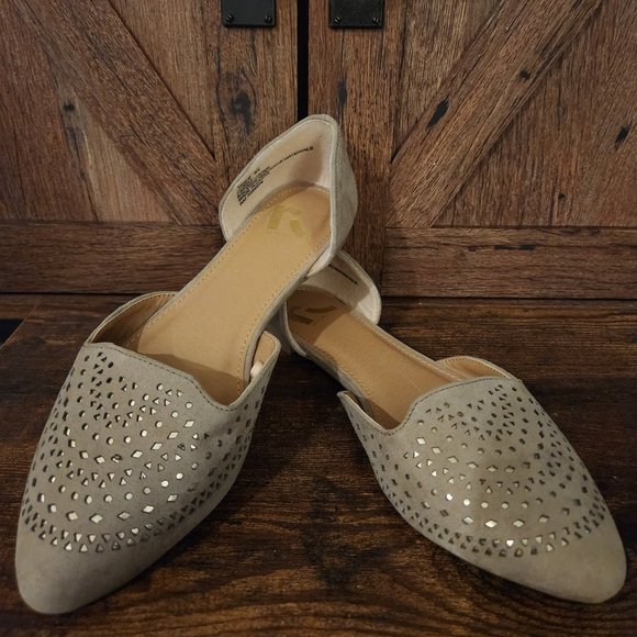 NEW 🏵 REPORT FLATS - Picture 1 of 4